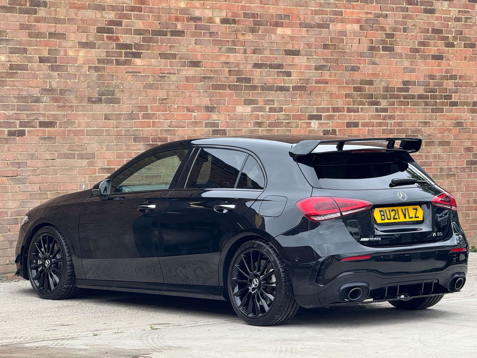 MERCEDES-BENZ A-CLASS 2.0 AMG A 35 4Matic Premium+ Auto 4WD 5dr #4
