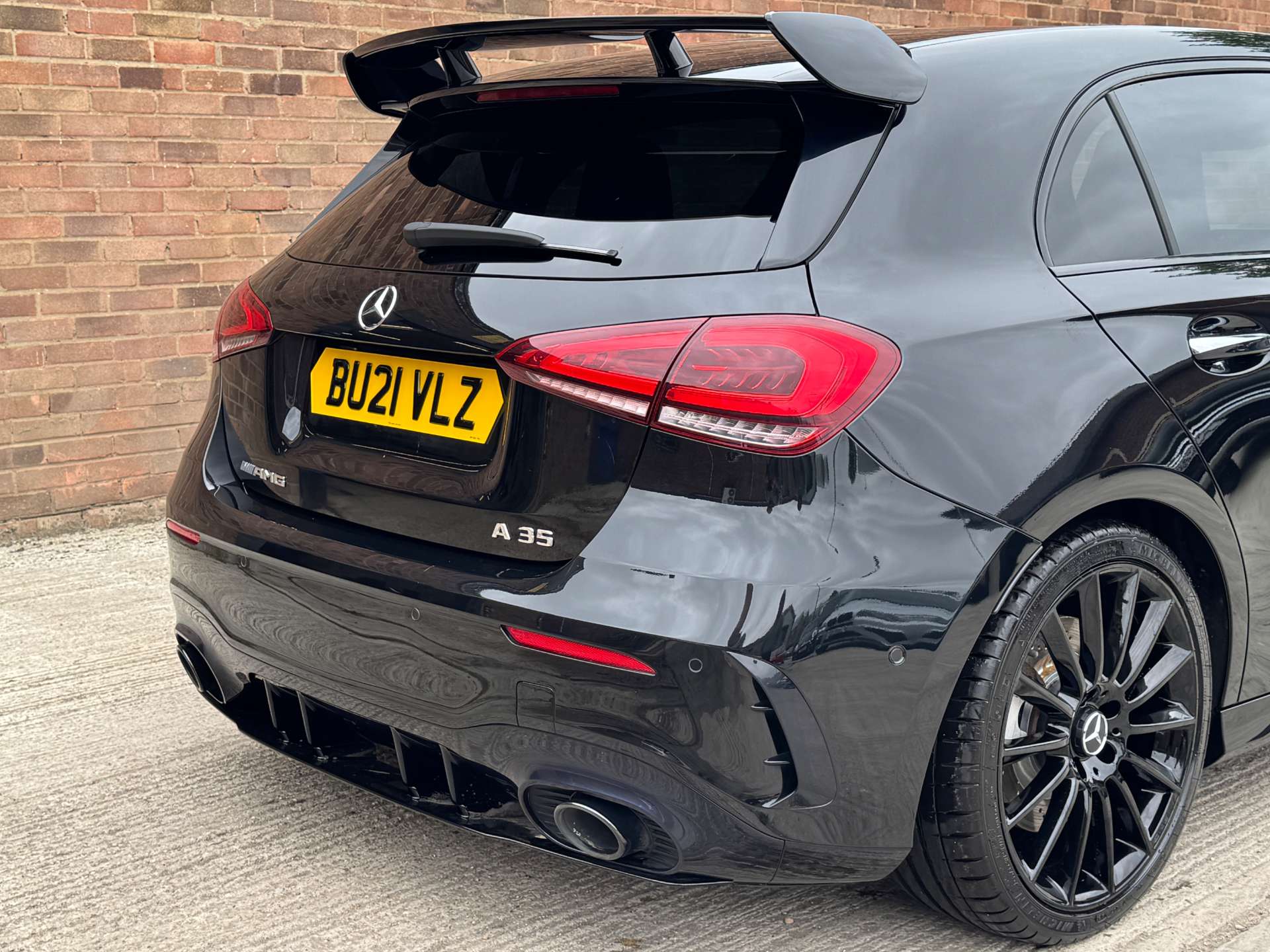 MERCEDES-BENZ A-CLASS 2.0 AMG A 35 4Matic Premium+ Auto 4WD 5dr #9