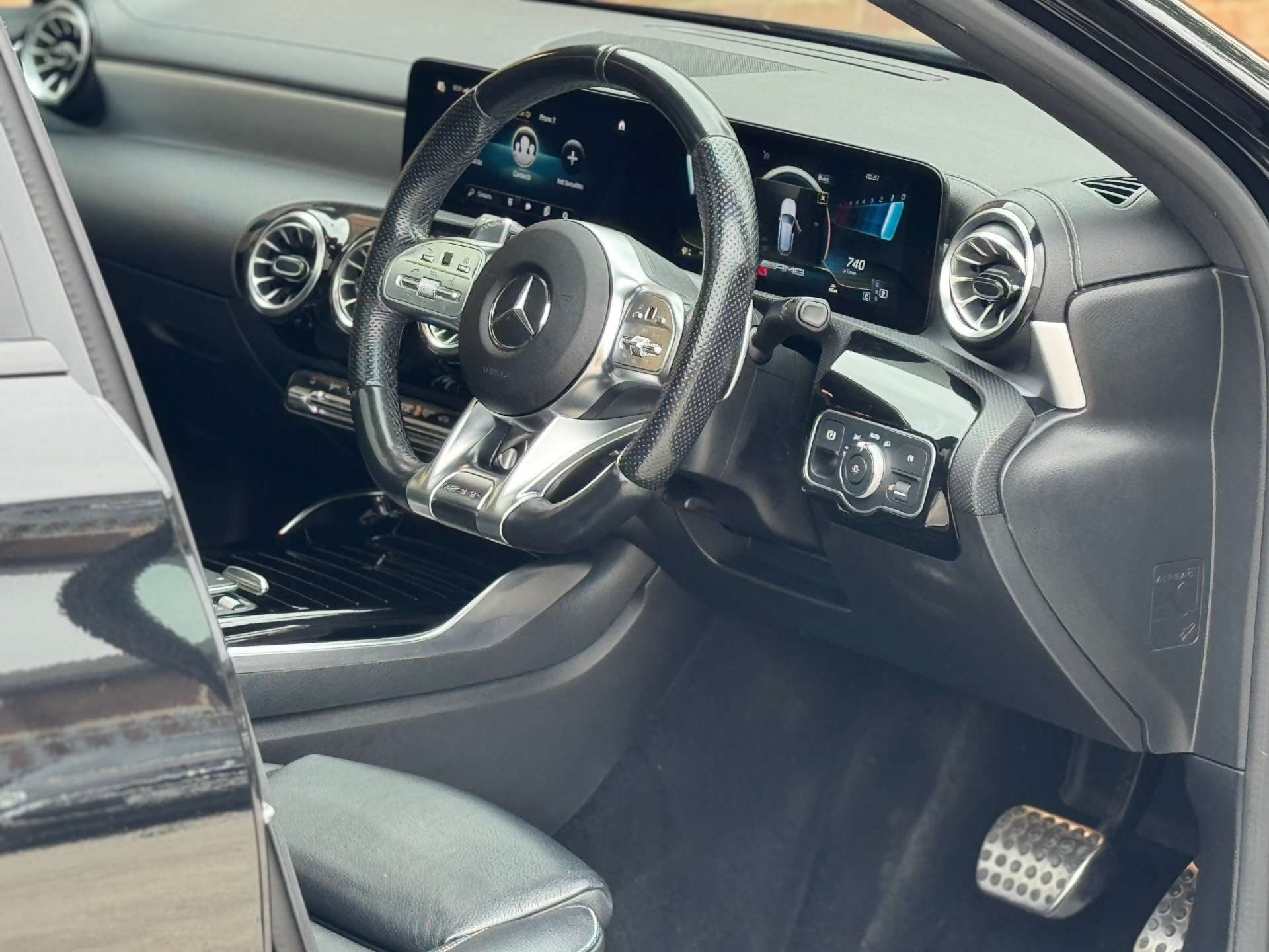 MERCEDES-BENZ A-CLASS 2.0 AMG A 35 4Matic Premium+ Auto 4WD 5dr #18