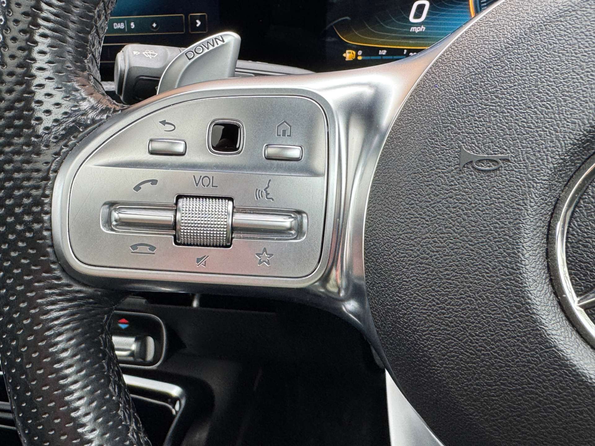 MERCEDES-BENZ A-CLASS 2.0 AMG A 35 4Matic Premium+ Auto 4WD 5dr #25