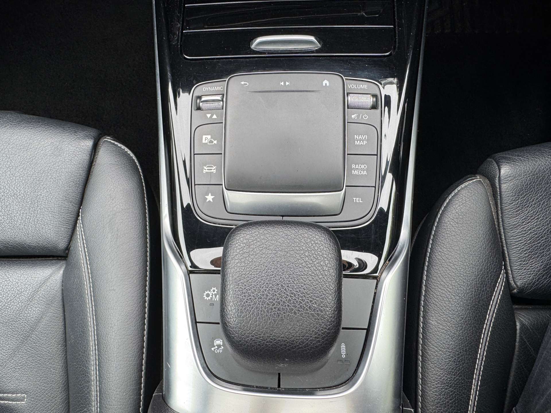 MERCEDES-BENZ A-CLASS 2.0 AMG A 35 4Matic Premium+ Auto 4WD 5dr #29